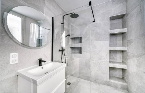 Photo après rénovation d'une salle de bain dans un appartement parisien
